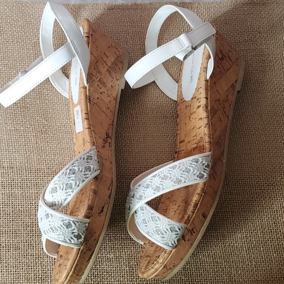 American Eagle Wedge Sandals sz 6 EUC white - Picture 4 of 5